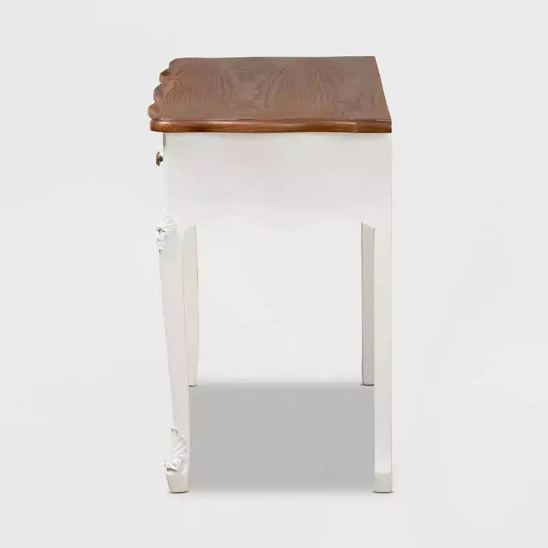 Console Sophie Small 3 tiroirs : Détail sculpté, Boutons en laiton - Baxton Studio