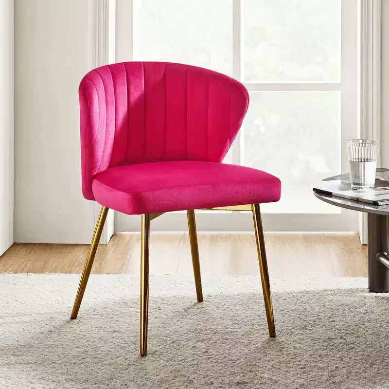 Chaise d'appoint Emma avec pieds en métal pour salon et chambre à coucher, fauteuil d'appoint en velours | KARAT HOME