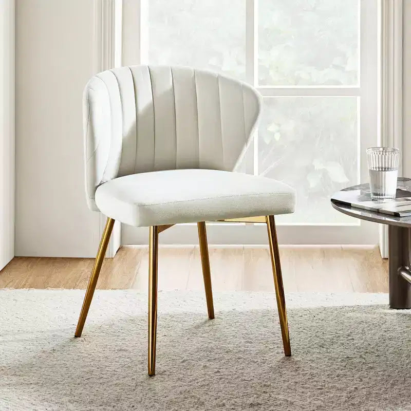Chaise d'appoint Emma avec pieds en métal pour salon et chambre à coucher, fauteuil d'appoint en velours | KARAT HOME