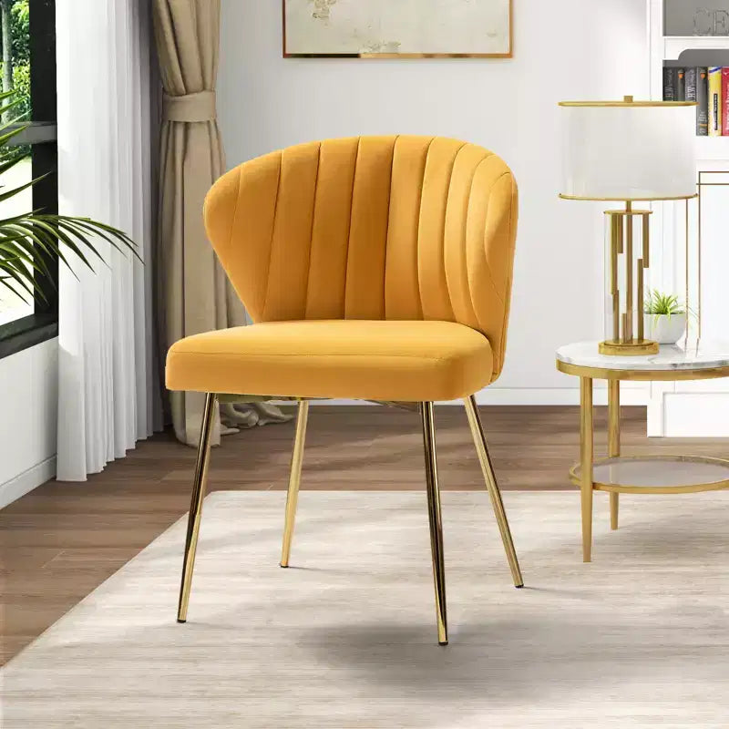 Chaise d'appoint Emma avec pieds en métal pour salon et chambre à coucher, fauteuil d'appoint en velours | KARAT HOME