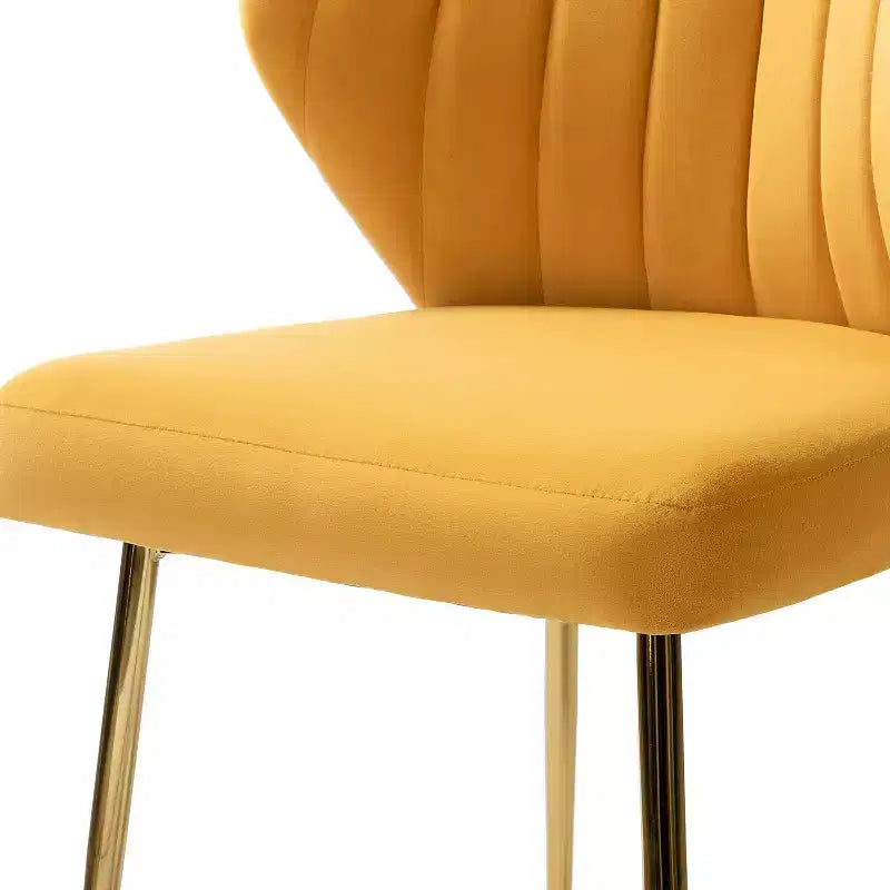 Chaise d'appoint Emma avec pieds en métal pour salon et chambre à coucher, fauteuil d'appoint en velours | KARAT HOME
