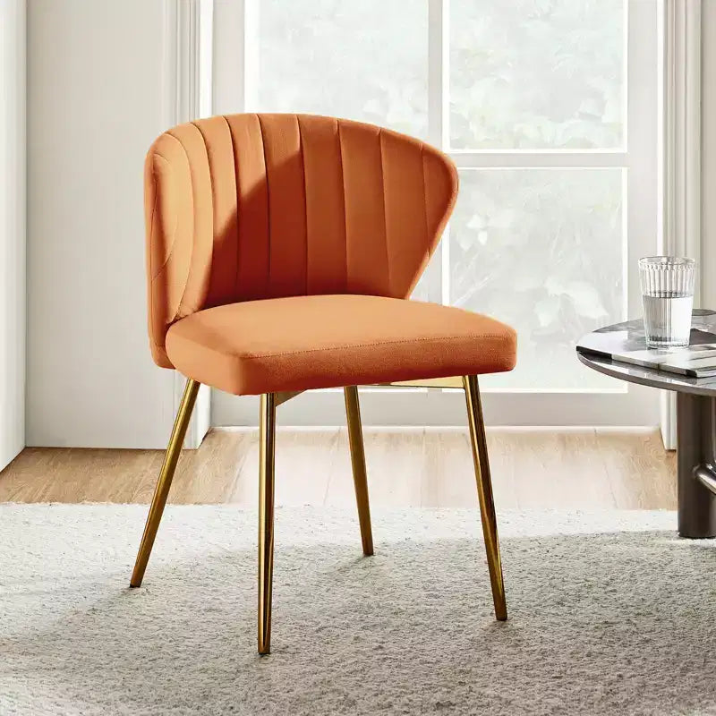Chaise d'appoint Emma avec pieds en métal pour salon et chambre à coucher, fauteuil d'appoint en velours | KARAT HOME