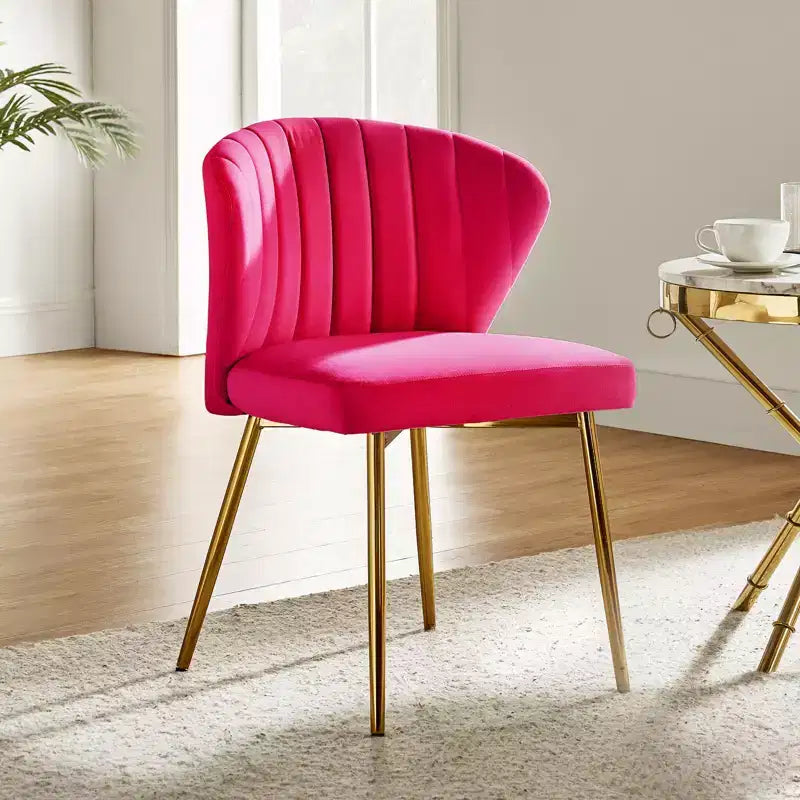 Chaise d'appoint Emma avec pieds en métal pour salon et chambre à coucher, fauteuil d'appoint en velours | KARAT HOME