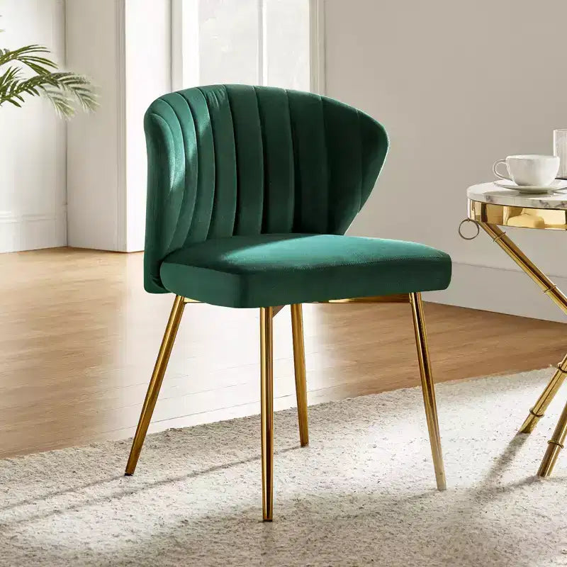 Chaise d'appoint Emma avec pieds en métal pour salon et chambre à coucher, fauteuil d'appoint en velours | KARAT HOME