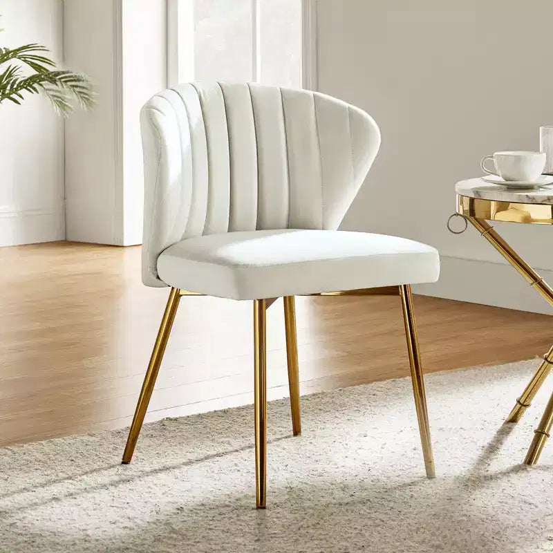 Chaise d'appoint Emma avec pieds en métal pour salon et chambre à coucher, fauteuil d'appoint en velours | KARAT HOME