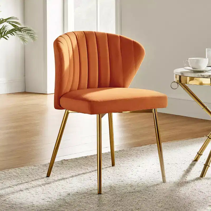 Chaise d'appoint Emma avec pieds en métal pour salon et chambre à coucher, fauteuil d'appoint en velours | KARAT HOME