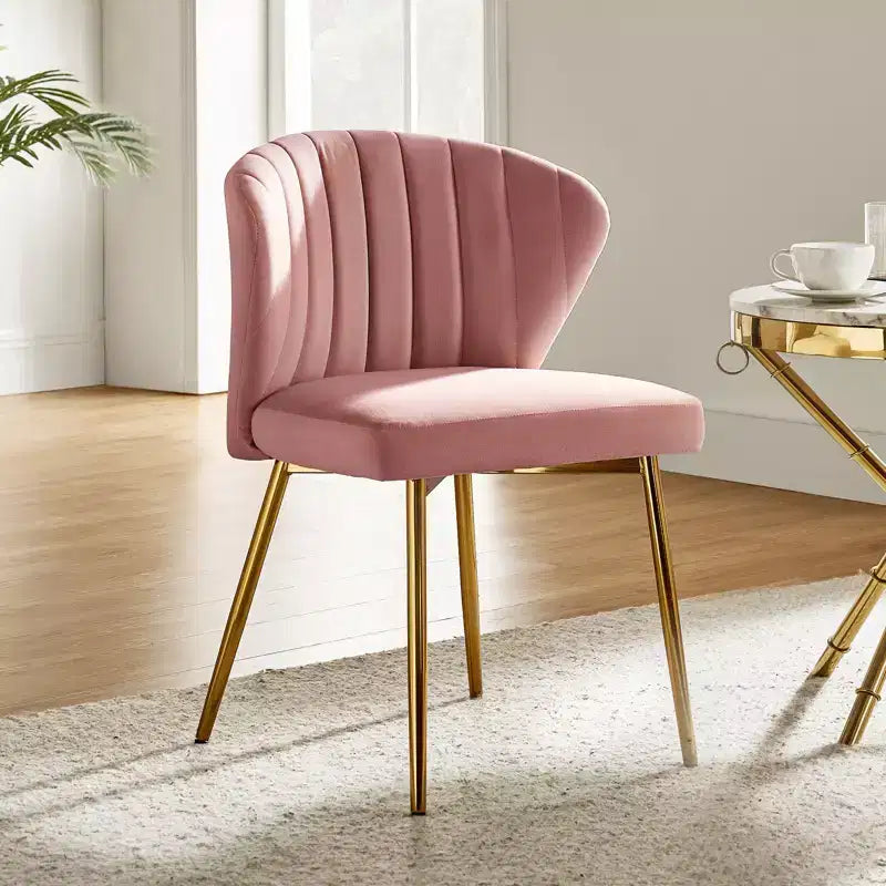 Chaise d'appoint Emma avec pieds en métal pour salon et chambre à coucher, fauteuil d'appoint en velours | KARAT HOME