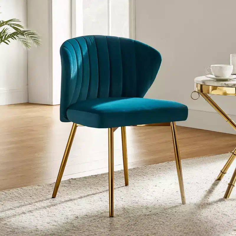 Chaise d'appoint Emma avec pieds en métal pour salon et chambre à coucher, fauteuil d'appoint en velours | KARAT HOME