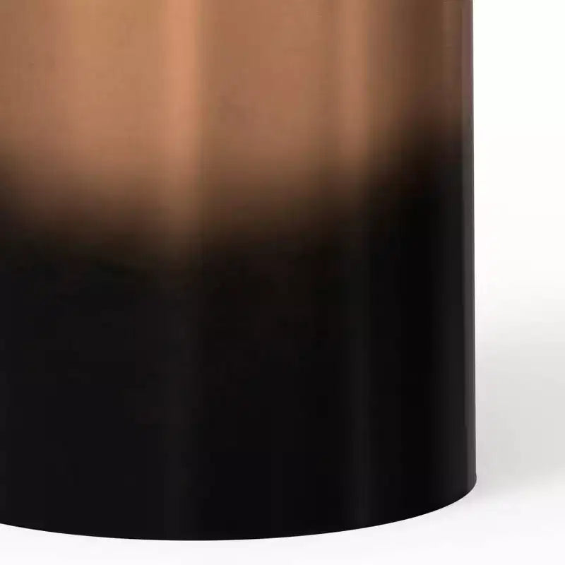 Table d'appoint cylindrique en métal Lance Ombre - WyndenHall