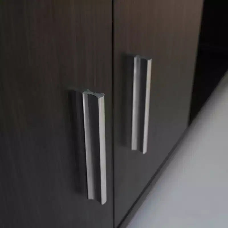 Meuble TV LeisureMod Avery Collection avec cadre en bois MDF et pieds en acier thermolaqué avec rangement Centre de divertissement multimédia moderne, salon