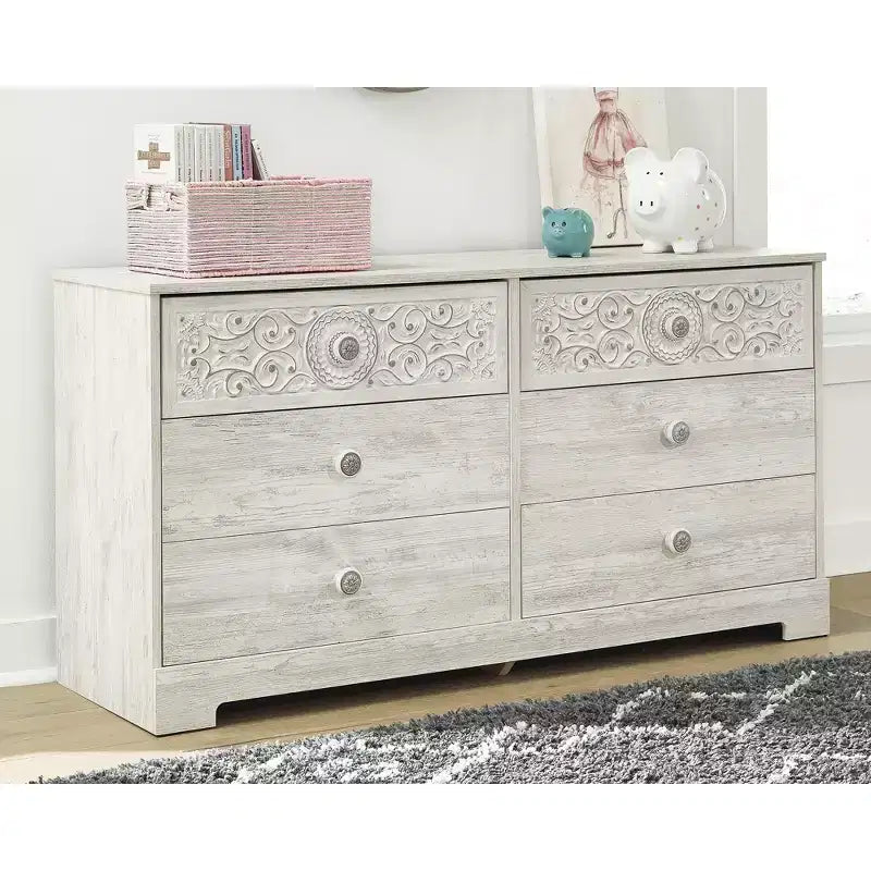 Commode à 6 tiroirs Paxberry Boho de Signature Design by Ashley, finition blanchie