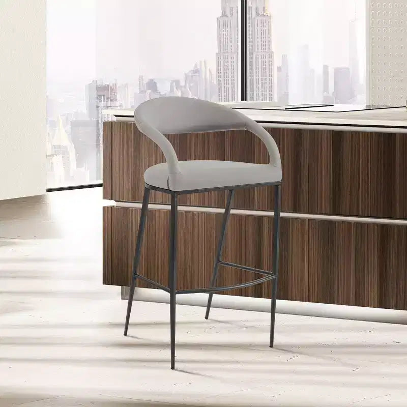 Tabouret de bar Armen Living Ramona en fer et similicuir, hauteur comptoir, 66 cm