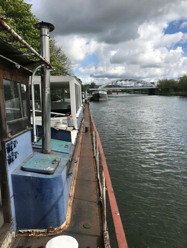 Une péniche extérieure avant rénovation